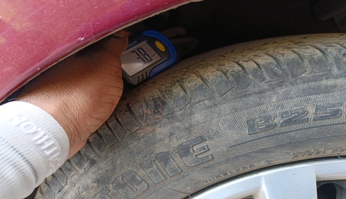 2014 Hyundai i10 SPORTZ 1.1, Petrol, Manual, 26,617 km, tyre