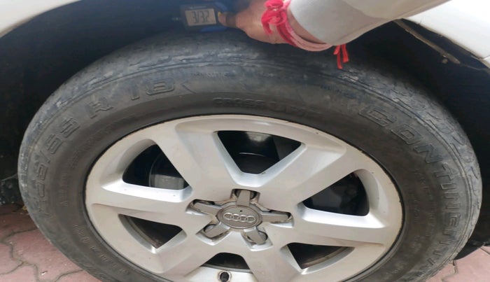 2014 Audi Q7 35 TDI PREMIUM PLUS, Diesel, Automatic, 1,32,288 km, tyre