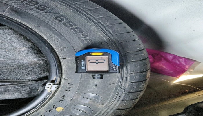 2022 KIA SONET HTK 1.5, Diesel, Manual, 2,25,345 km, tyre