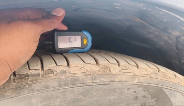 2013 Landrover Range Rover Evoque 2.2 DYNAMIC 5 DOOR, Diesel, Automatic, 1,01,612 km, tyre