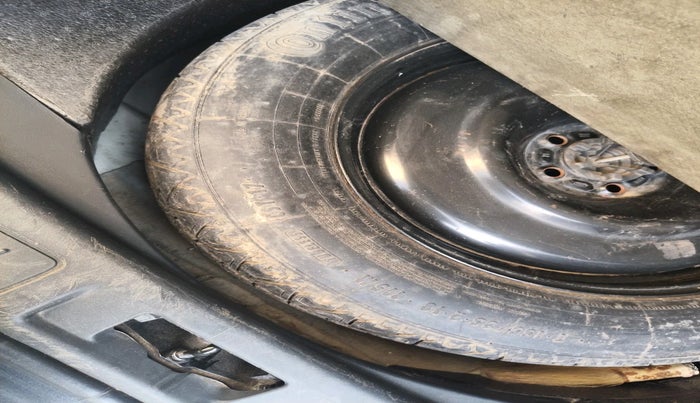 2013 Landrover Range Rover Evoque 2.2 DYNAMIC 5 DOOR, Diesel, Automatic, 1,01,612 km, tyre