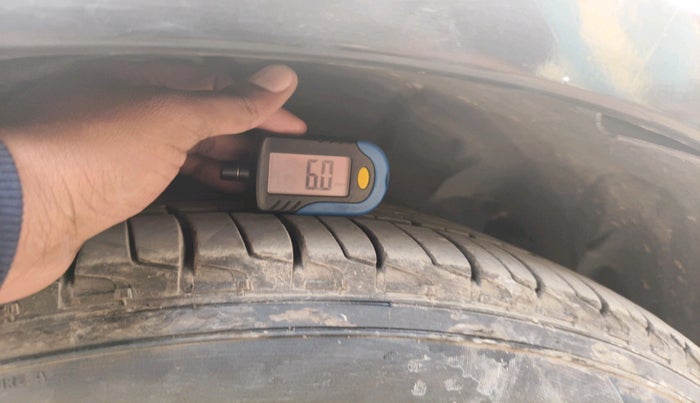 2013 Landrover Range Rover Evoque 2.2 DYNAMIC 5 DOOR, Diesel, Automatic, 1,01,612 km, tyre