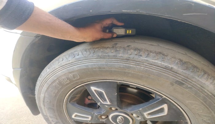 2015 Mahindra XUV500 W8, Diesel, Manual, 98,134 km, tyre