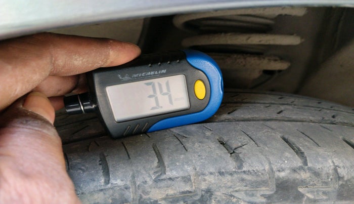 2018 Maruti IGNIS DELTA 1.3 AMT, Diesel, Automatic, 2,02,941 km, tyre