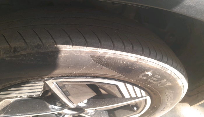 2024 Tata NEXON Fearless Plus (PS) 1.2 iCNG 6MT Dual Tone, CNG, Manual, 24,179 km, tyre