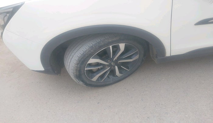 2020 Mahindra XUV300 W8 (O) 1.2 PETROL, Petrol, Manual, 64,165 km, tyre