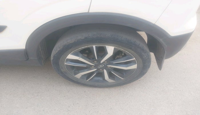 2020 Mahindra XUV300 W8 (O) 1.2 PETROL, Petrol, Manual, 64,165 km, tyre