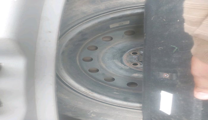 2020 Mahindra XUV300 W8 (O) 1.2 PETROL, Petrol, Manual, 64,165 km, tyre