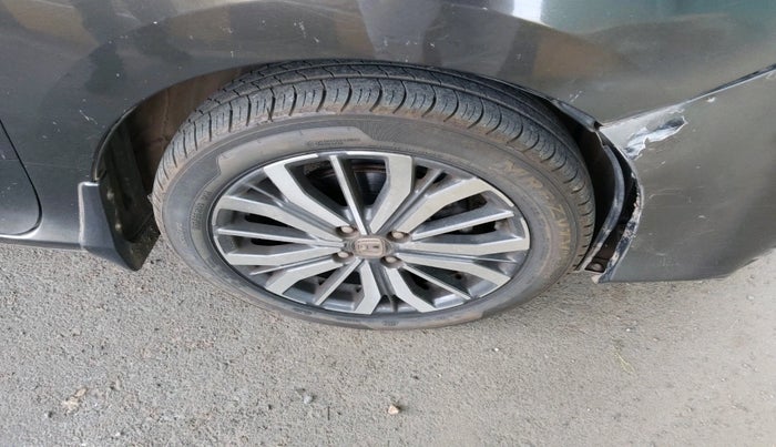 2017 Honda City 1.5L I-VTEC ZX CVT, Petrol, Automatic, 1,55,805 km, tyre