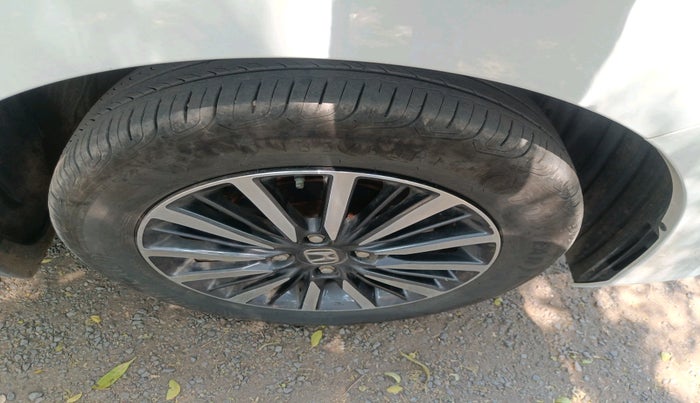 2025 Honda Amaze ZX 1.2 Petrol MT, Petrol, Manual, 27,471 km, tyre