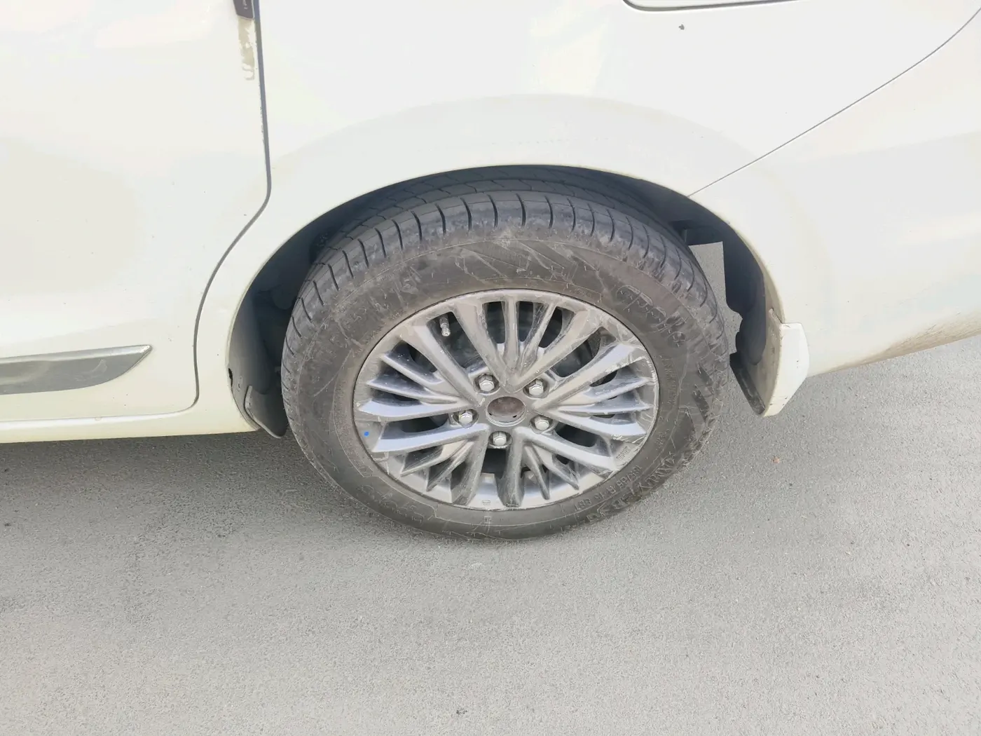 2021 Maruti Ertiga ZXI SHVS, CNG, Manual, 1,07,794 km, tyre