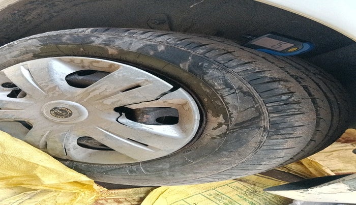 2011 Toyota Etios Liva G, Petrol, Manual, 40,570 km, tyre