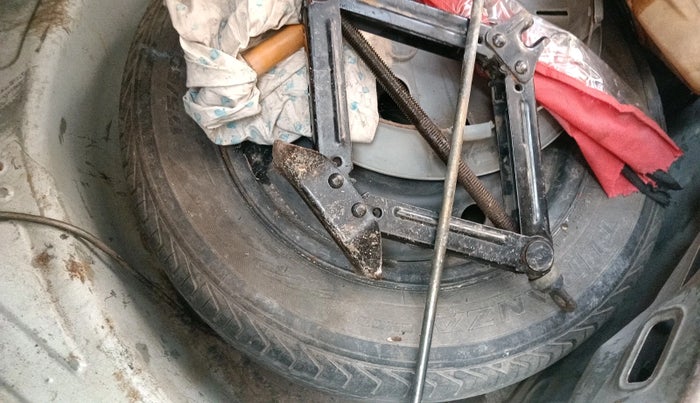 2011 Toyota Etios Liva G, Petrol, Manual, 40,570 km, tyre