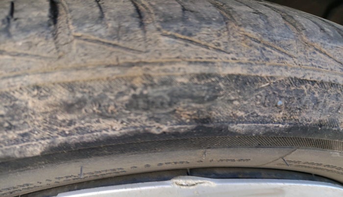 2016 Maruti Celerio VXI CNG, CNG, Manual, 1,61,898 km, tyre