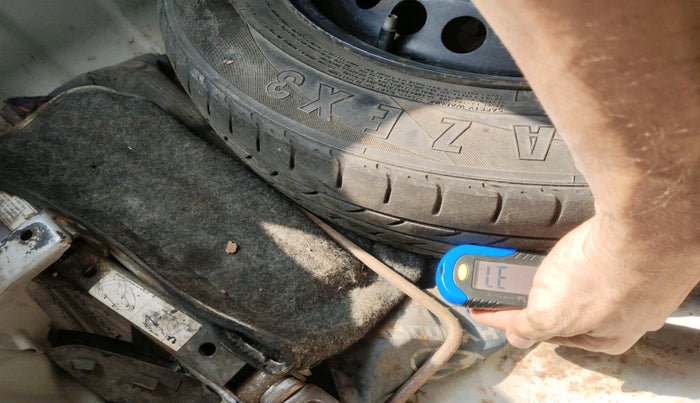 2014 Hyundai Xcent SX 1.1 CRDI, Diesel, Manual, 1,24,008 km, tyre