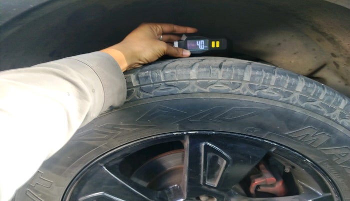 2014 Mahindra XUV500 W8, Diesel, Manual, 70,779 km, tyre