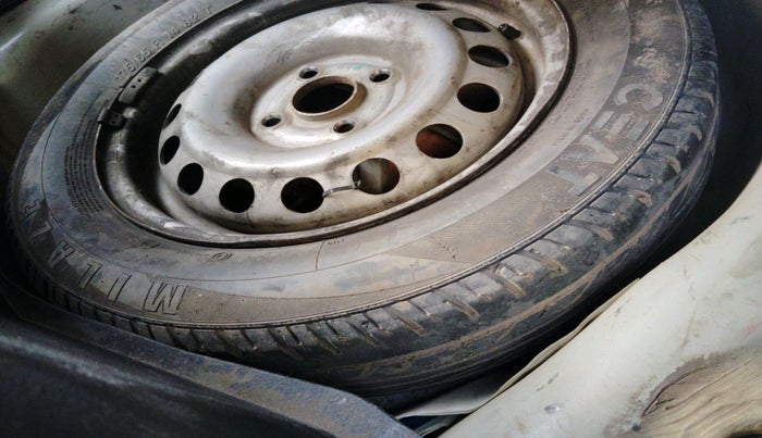 2014 Maruti Swift LXI, Petrol, Manual, 80,313 km, tyre