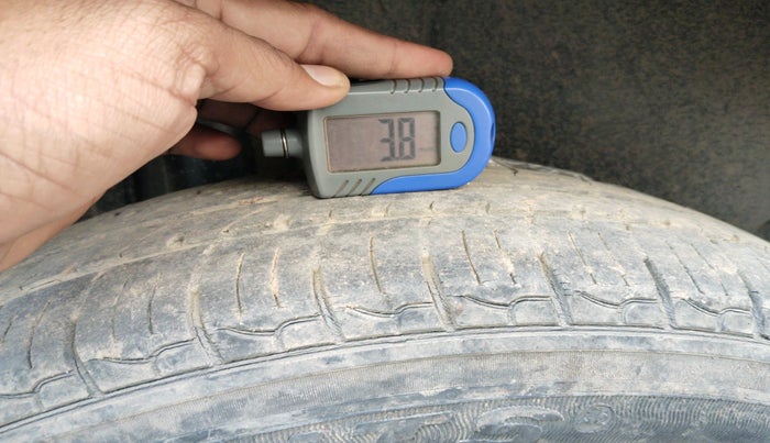 2014 Maruti Swift LXI, Petrol, Manual, 80,313 km, tyre