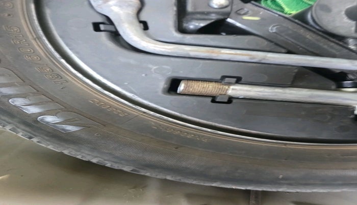 2017 Mahindra Kuv100 K8 6 STR, Petrol, Manual, 67,175 km, tyre