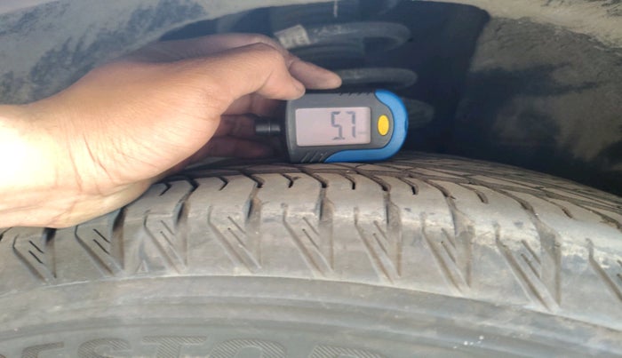 2024 Mahindra XUV700 AX 7 P MT 7 STR, Petrol, Manual, 9,764 km, tyre