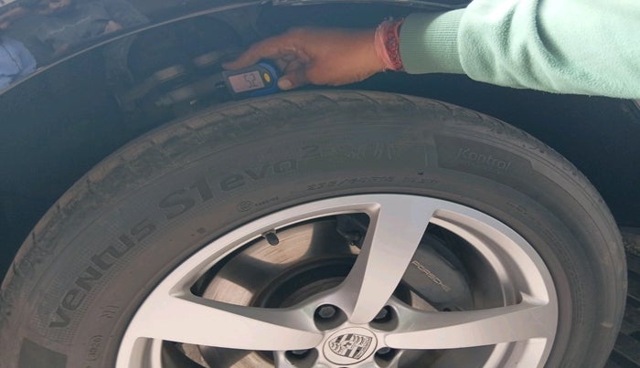 2020 Porsche Macan BASE, Petrol, Automatic, 20,657 km, tyre