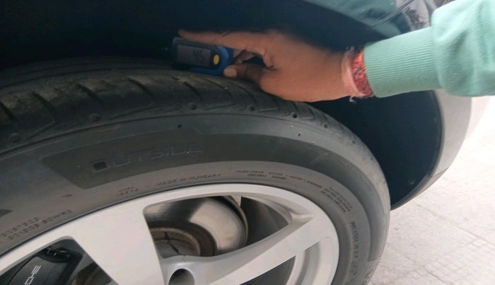 2020 Porsche Macan BASE, Petrol, Automatic, 20,657 km, tyre