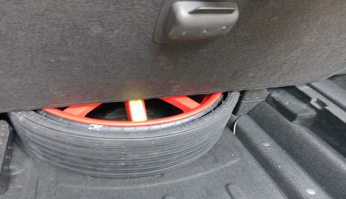 2020 Porsche Macan BASE, Petrol, Automatic, 20,657 km, tyre