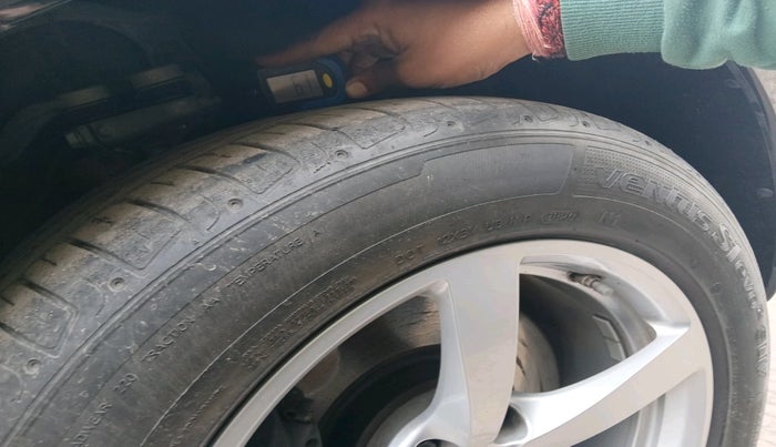 2020 Porsche Macan BASE, Petrol, Automatic, 20,657 km, tyre