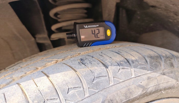 2020 Renault TRIBER RXZ, Petrol, Manual, 1,21,873 km, tyre