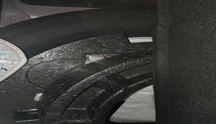 2023 Mahindra XUV300 W6 1.2 PETROL AMT, Petrol, Automatic, 9,377 km, tyre