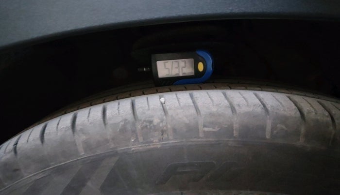 2023 Mahindra XUV300 W6 1.2 PETROL AMT, Petrol, Automatic, 9,377 km, tyre