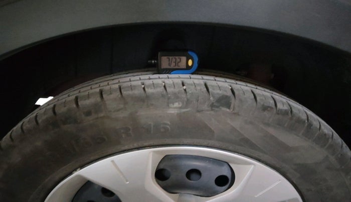 2023 Mahindra XUV300 W6 1.2 PETROL AMT, Petrol, Automatic, 9,377 km, tyre