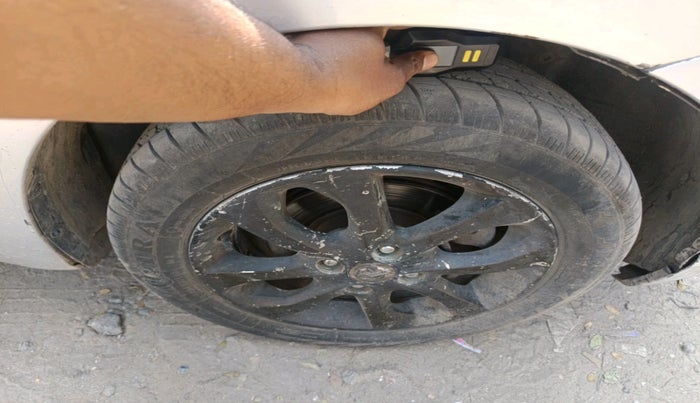 2014 Nissan Micra XV DIESEL, Diesel, Manual, 1,18,249 km, tyre