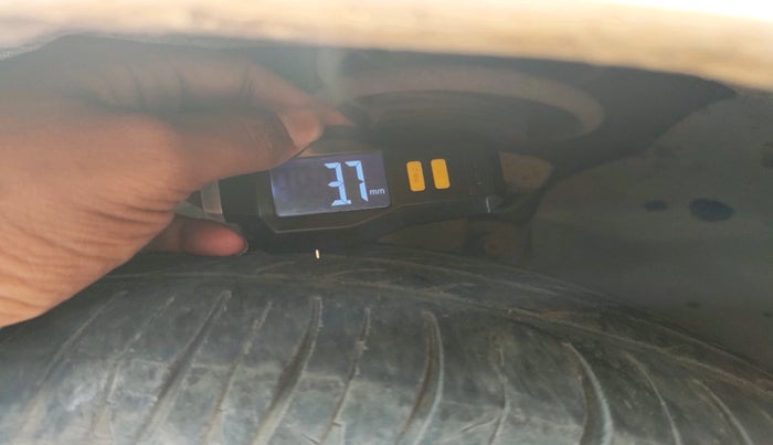 2011 Ford Figo TITANIUM 1.4 DIESEL, Diesel, Manual, 1,34,152 km, tyre