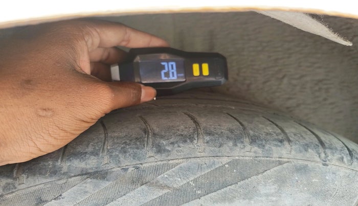 2011 Ford Figo TITANIUM 1.4 DIESEL, Diesel, Manual, 1,34,152 km, tyre