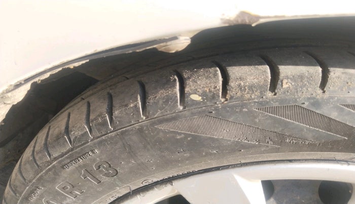 2011 Hyundai Eon ERA +, Petrol, Manual, 1,30,189 km, tyre