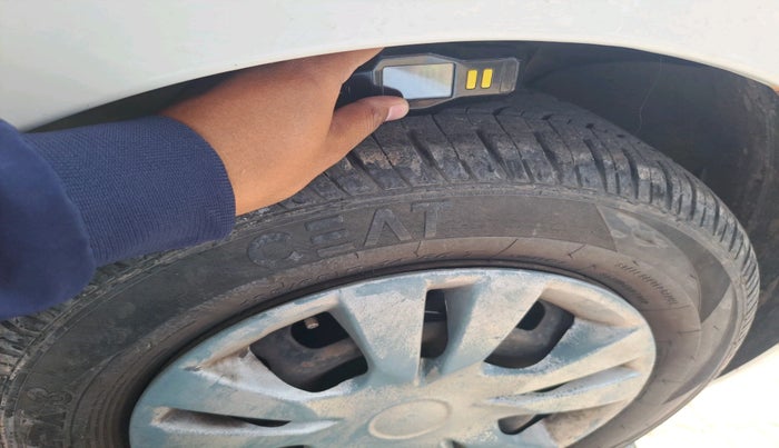 2011 Ford Figo ZXI 1.2 PETROL, Petrol, Manual, 1,08,469 km, tyre