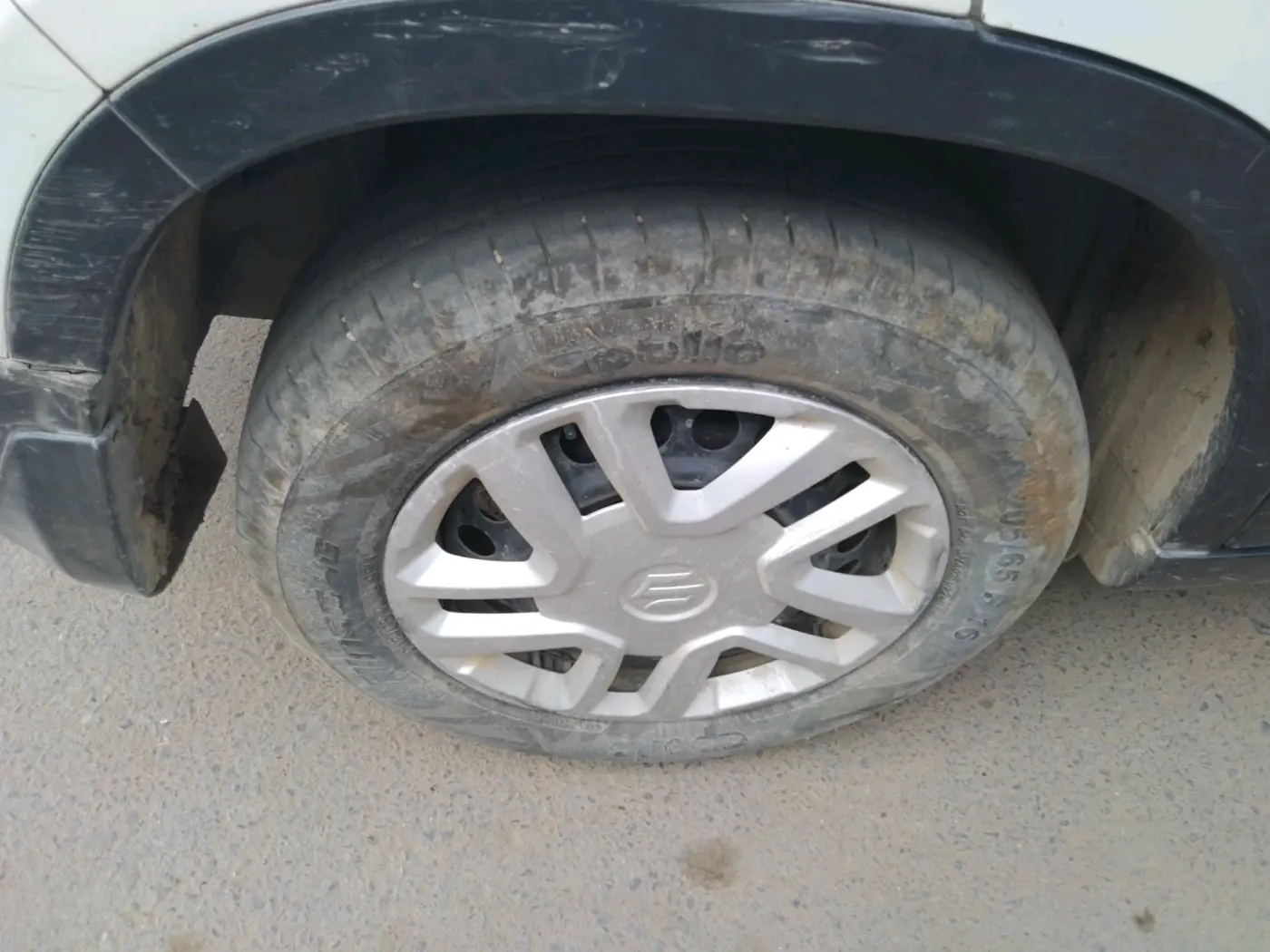 2021 Maruti Vitara Brezza LXI, Petrol, Manual, 44,744 km, tyre
