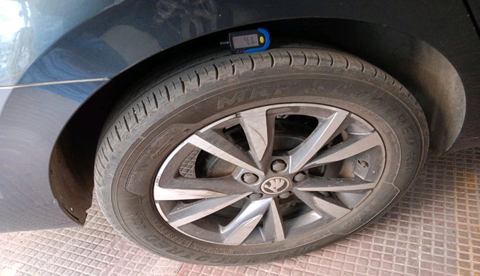 2022 Skoda SLAVIA STYLE 1.0L TSI AT, Petrol, Automatic, 40,731 km, tyre