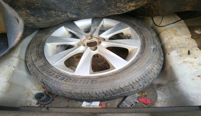 2011 Hyundai Verna FLUIDIC 1.6 VTVT SX AT, Petrol, Automatic, 61,075 km, tyre