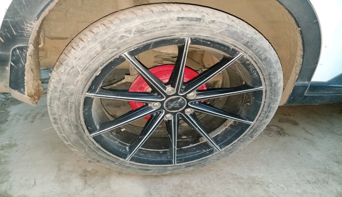 2021 Hyundai VENUE S 1.2, Petrol, Manual, 79,356 km, tyre