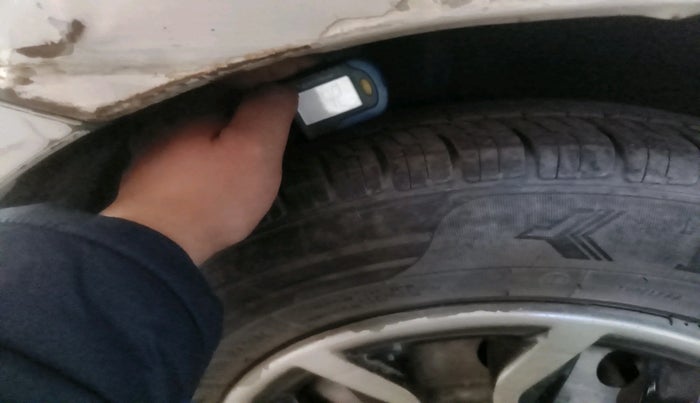 2011 Maruti Swift VXI, CNG, Manual, 1,19,507 km, tyre