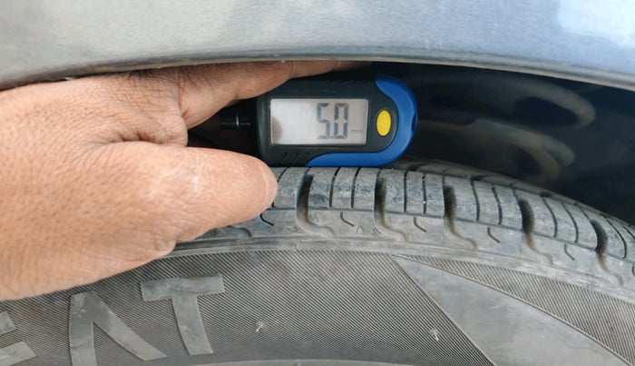 2015 Hyundai i10 SPORTZ 1.1, Petrol, Manual, 1,26,704 km, tyre