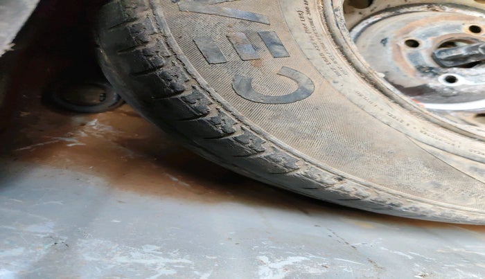 2015 Hyundai i10 SPORTZ 1.1, Petrol, Manual, 1,26,704 km, tyre