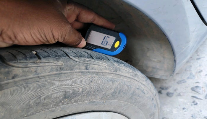 2015 Hyundai i10 SPORTZ 1.1, Petrol, Manual, 1,26,704 km, tyre