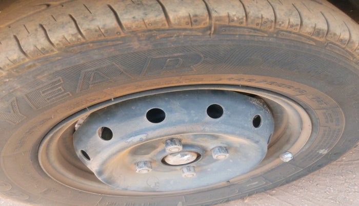 2017 Maruti Alto 800 VXI, Petrol, Manual, 1,36,983 km, tyre