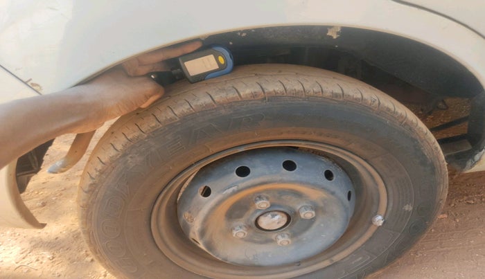 2017 Maruti Alto 800 VXI, Petrol, Manual, 1,36,983 km, tyre