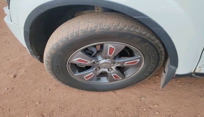 2014 Mahindra XUV500 W8, Diesel, Manual, 99,250 km, tyre