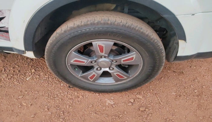 2014 Mahindra XUV500 W8, Diesel, Manual, 99,250 km, tyre