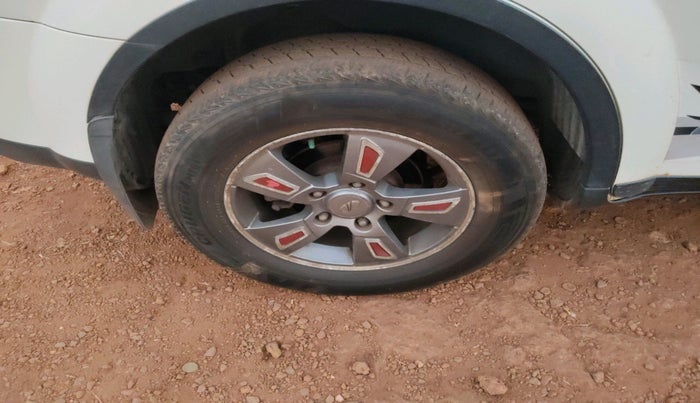 2014 Mahindra XUV500 W8, Diesel, Manual, 99,250 km, tyre